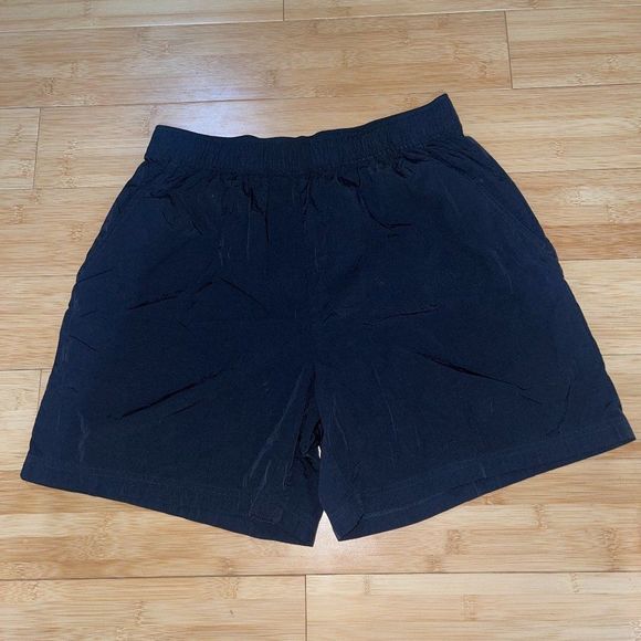 Aritzia Pants - Aritzia TNA Claremont Short 3"